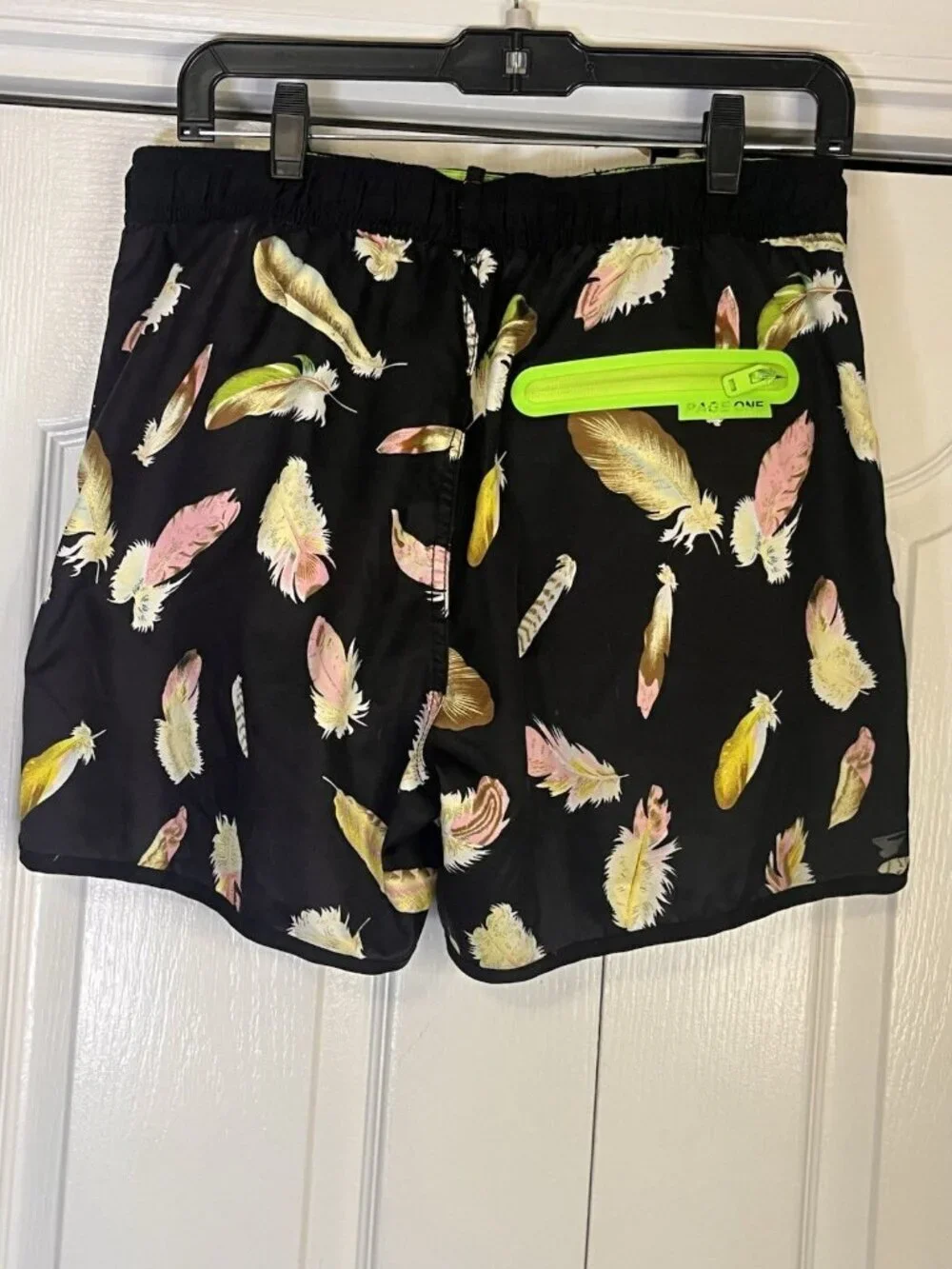 Page One Men's Black Feather Pattern Swim Shorts Size Large Quick Dry Mesh Linin